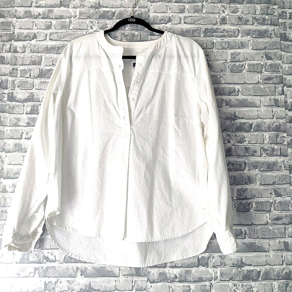 ✓Universal Threads White Tunic✓ - Picture 2 of 3
